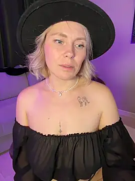 Snapshot of Charming_Daphny chatting on March 12, 2026, 6:58 pm Charming Daphny online show from March 12, 2026, 6:58 pm