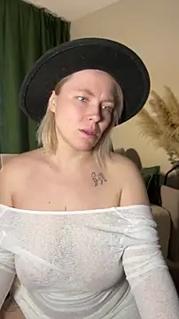 Snapshot of Charming_Daphny chatting on April 9, 2026, 6:02 am Charming Daphny online show from April 9, 2026, 6:02 am