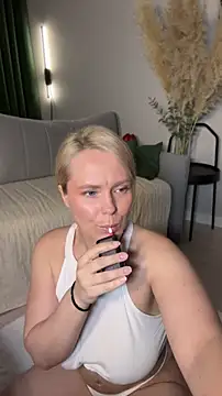 Snapshot of Charming_Daphny chatting on May 16, 2026, 10:36 am Charming Daphny online show from May 16, 2026, 10:36 am