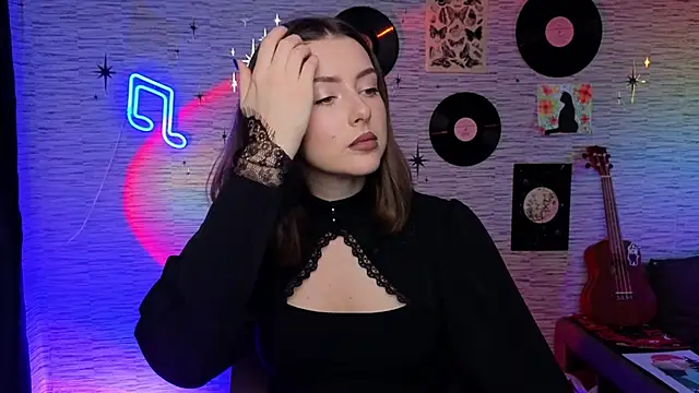 Snapshot of GloriaElmer chatting on December 2, 2024, 6:32 pm GloriaElmer online show from December 2, 2024, 6:32 pm