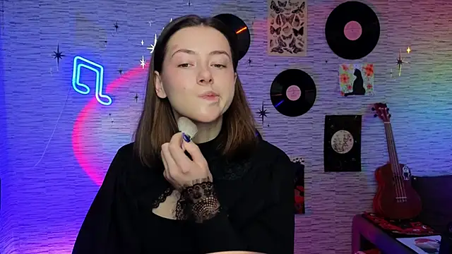 Snapshot of GloriaElmer chatting on December 3, 2024, 6:15 am GloriaElmer online show from December 3, 2024, 6:15 am