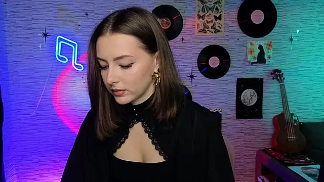 Snapshot of GloriaElmer chatting on December 3, 2024, 9:22 am GloriaElmer online show from December 3, 2024, 9:22 am