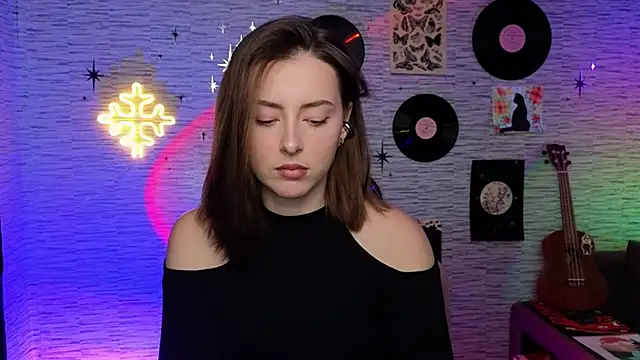 Snapshot of GloriaElmer chatting on December 9, 2024, 6:03 pm GloriaElmer online show from December 9, 2024, 6:03 pm