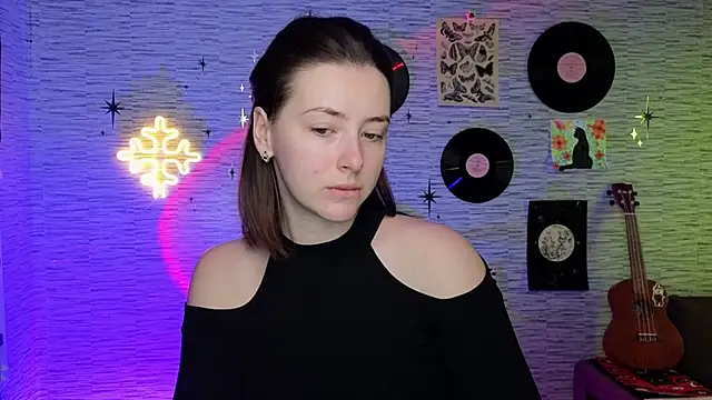 Snapshot of GloriaElmer chatting on December 10, 2024, 6:33 am GloriaElmer online show from December 10, 2024, 6:33 am