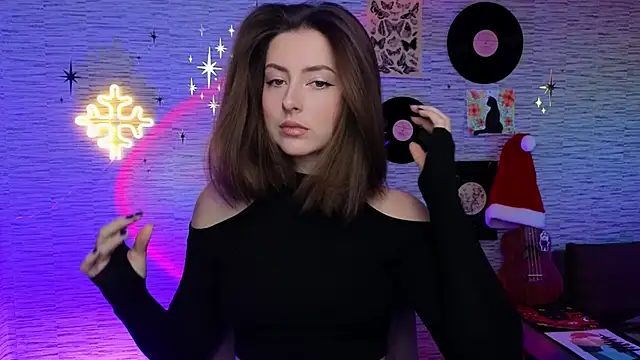 Snapshot of GloriaElmer chatting on December 10, 2024, 9:44 am GloriaElmer online show from December 10, 2024, 9:44 am