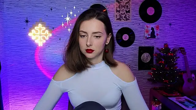 Snapshot of GloriaElmer chatting on December 12, 2024, 9:19 am GloriaElmer online show from December 12, 2024, 9:19 am