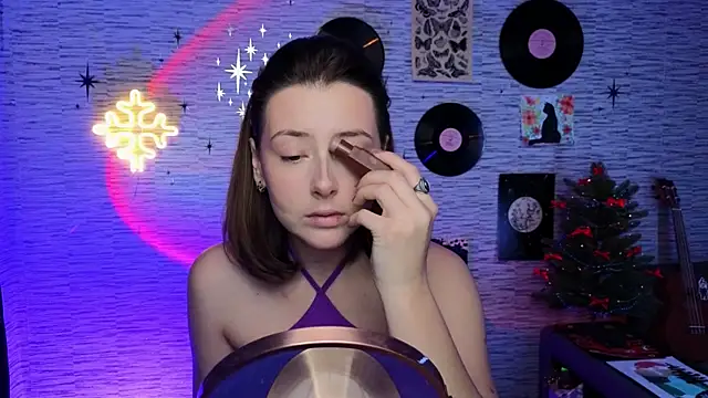 Snapshot of GloriaElmer chatting on December 13, 2024, 6:10 am GloriaElmer online show from December 13, 2024, 6:10 am