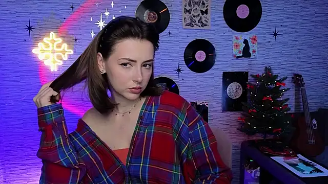 Snapshot of GloriaElmer chatting on December 13, 2024, 9:13 am GloriaElmer online show from December 13, 2024, 9:13 am