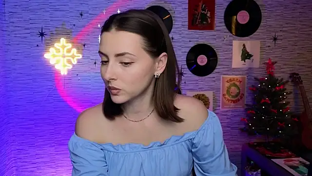 Snapshot of GloriaElmer chatting on December 16, 2024, 5:11 pm GloriaElmer online show from December 16, 2024, 5:11 pm