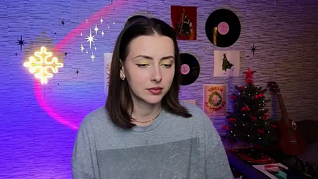 Snapshot of GloriaElmer chatting on December 17, 2024, 6:02 am GloriaElmer online show from December 17, 2024, 6:02 am