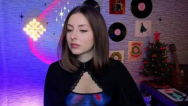 Snapshot of GloriaElmer chatting on December 17, 2024, 9:07 am GloriaElmer online show from December 17, 2024, 9:07 am