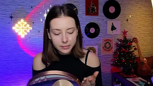 Snapshot of GloriaElmer chatting on December 19, 2024, 6:12 am GloriaElmer online show from December 19, 2024, 6:12 am