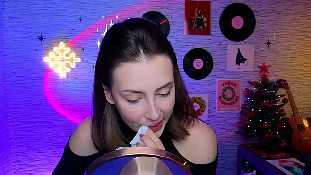 Snapshot of GloriaElmer chatting on December 23, 2024, 2:17 pm GloriaElmer online show from December 23, 2024, 2:17 pm