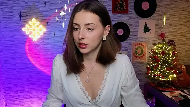 Snapshot of GloriaElmer chatting on January 6, 2025, 6:10 pm GloriaElmer online show from January 6, 2025, 6:10 pm