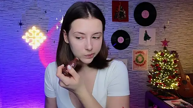 Snapshot of GloriaElmer chatting on January 13, 2025, 8:26 am GloriaElmer online show from January 13, 2025, 8:26 am