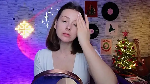 Snapshot of GloriaElmer chatting on January 14, 2025, 8:20 am GloriaElmer online show from January 14, 2025, 8:20 am