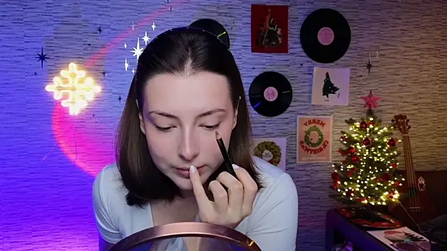 Snapshot of GloriaElmer chatting on January 15, 2025, 7:15 am GloriaElmer online show from January 15, 2025, 7:15 am