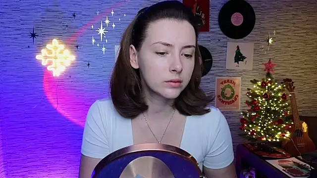 Snapshot of GloriaElmer chatting on January 16, 2025, 7:28 am GloriaElmer online show from January 16, 2025, 7:28 am