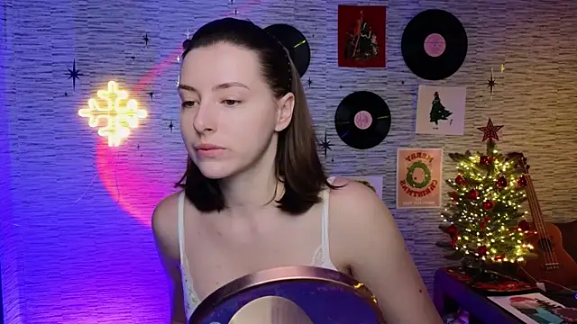 Snapshot of GloriaElmer chatting on January 21, 2025, 7:26 am GloriaElmer online show from January 21, 2025, 7:26 am