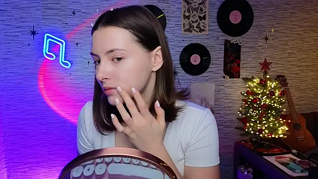 Snapshot of GloriaElmer chatting on January 23, 2025, 8:25 am GloriaElmer online show from January 23, 2025, 8:25 am