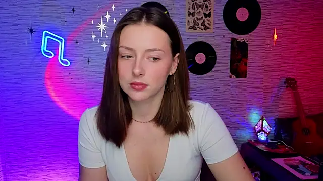 Snapshot of GloriaElmer chatting on February 4, 2025, 11:05 am GloriaElmer online show from February 4, 2025, 11:05 am