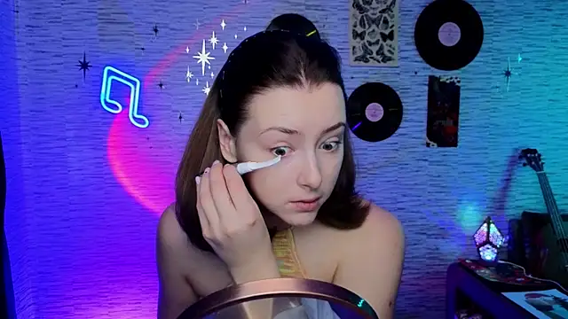 Snapshot of GloriaElmer chatting on February 13, 2025, 7:35 am GloriaElmer online show from February 13, 2025, 7:35 am