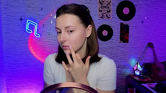 Snapshot of GloriaElmer chatting on February 17, 2025, 7:58 am GloriaElmer online show from February 17, 2025, 7:58 am