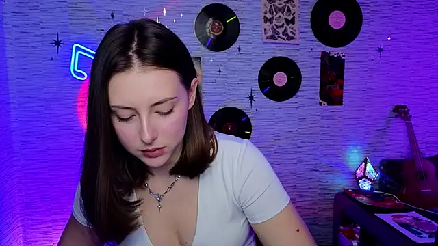 Snapshot of GloriaElmer chatting on February 17, 2025, 11:02 am GloriaElmer online show from February 17, 2025, 11:02 am