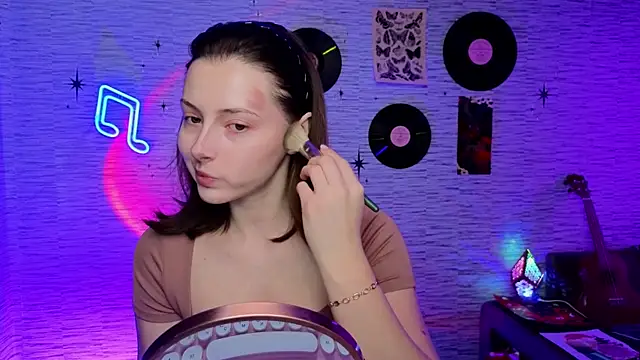 Snapshot of GloriaElmer chatting on February 18, 2025, 6:59 am GloriaElmer online show from February 18, 2025, 6:59 am