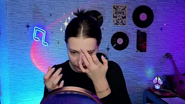 Snapshot of GloriaElmer chatting on February 20, 2025, 7:45 am GloriaElmer online show from February 20, 2025, 7:45 am