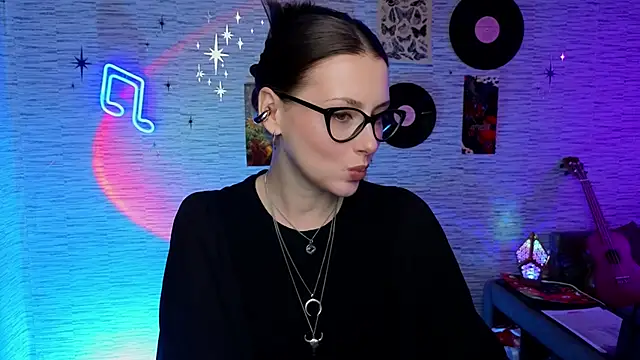 Snapshot of GloriaElmer chatting on February 20, 2025, 10:48 am GloriaElmer online show from February 20, 2025, 10:48 am