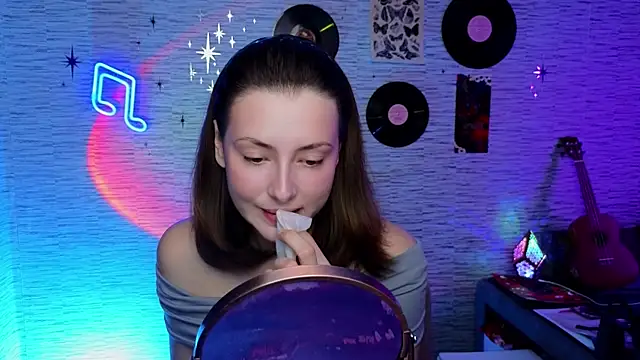 Snapshot of GloriaElmer chatting on March 3, 2025, 6:26 am GloriaElmer online show from March 3, 2025, 6:26 am