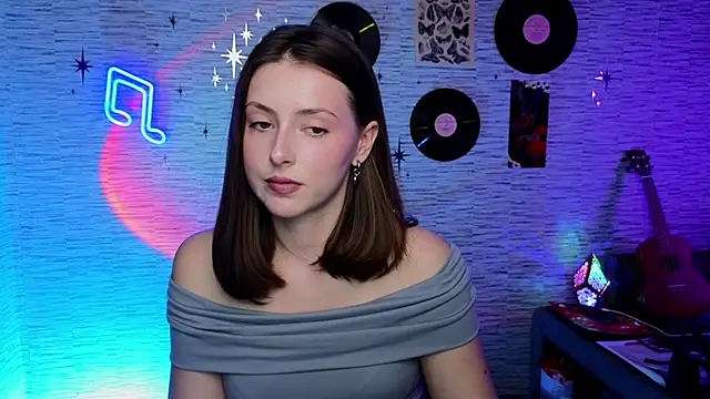 Snapshot of GloriaElmer chatting on March 3, 2025, 9:33 am GloriaElmer online show from March 3, 2025, 9:33 am