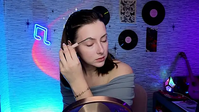 Snapshot of GloriaElmer chatting on March 4, 2025, 6:26 am GloriaElmer online show from March 4, 2025, 6:26 am