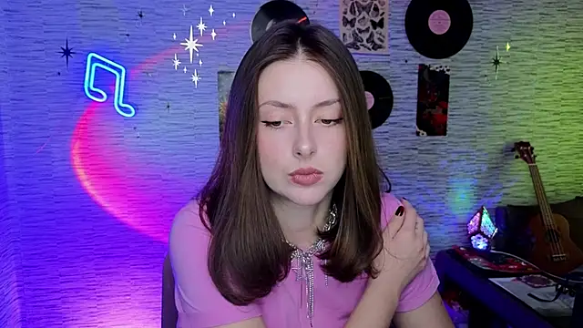 Snapshot of GloriaElmer chatting on March 11, 2025, 9:34 am GloriaElmer online show from March 11, 2025, 9:34 am