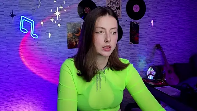 Snapshot of GloriaElmer chatting on March 14, 2025, 10:07 am GloriaElmer online show from March 14, 2025, 10:07 am