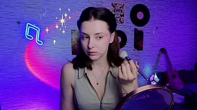 Snapshot of GloriaElmer chatting on March 18, 2025, 6:14 am GloriaElmer online show from March 18, 2025, 6:14 am