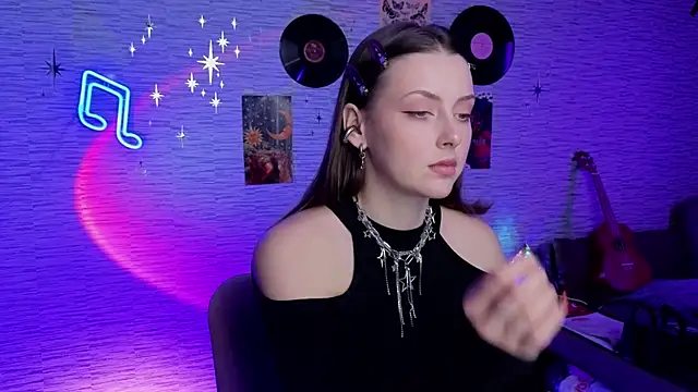 Snapshot of GloriaElmer chatting on March 21, 2025, 9:45 am GloriaElmer online show from March 21, 2025, 9:45 am