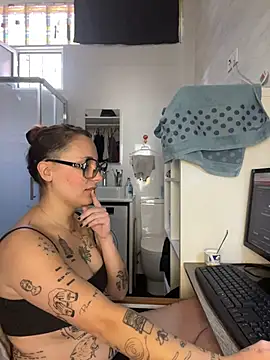 Hawitxui online show from October 28, 2025, 11:47 am