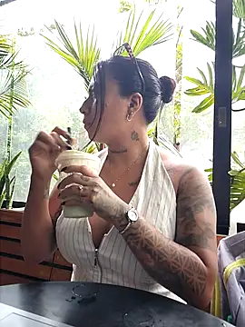 luisa16xxx online show from April 18, 2026, 9:04 pm