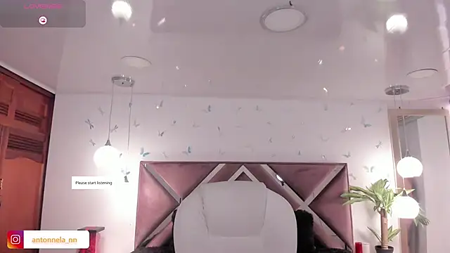  Antonnela  online show from November 10, 2025, 6:40 pm