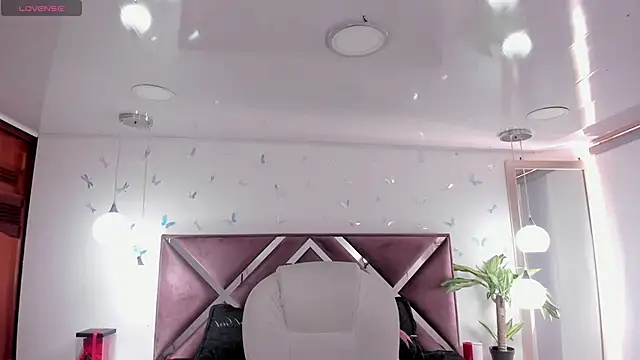  Antonnela  online show from January 14, 2026, 9:20 pm