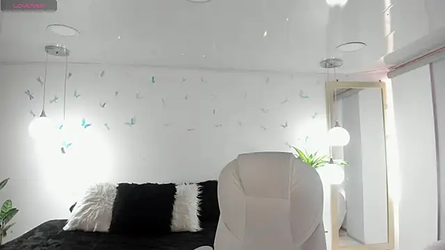  Antonnela  online show from April 6, 2026, 2:40 pm