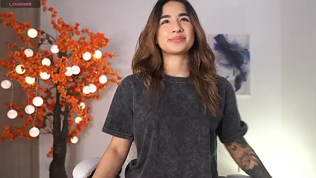 VictoriaHiill online show from November 7, 2025, 5:24 pm