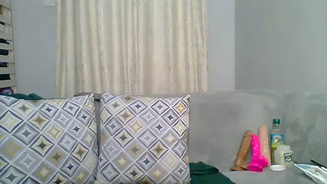 Petite 254 online show from December 20, 2025, 12:18 am