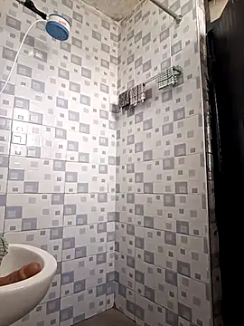 Petite 254 online show from January 9, 2026, 1:25 pm