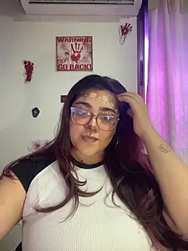 KathyGonzalez online show from October 31, 2025, 3:35 pm