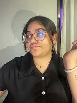 KathyGonzalez online show from November 11, 2025, 10:59 am