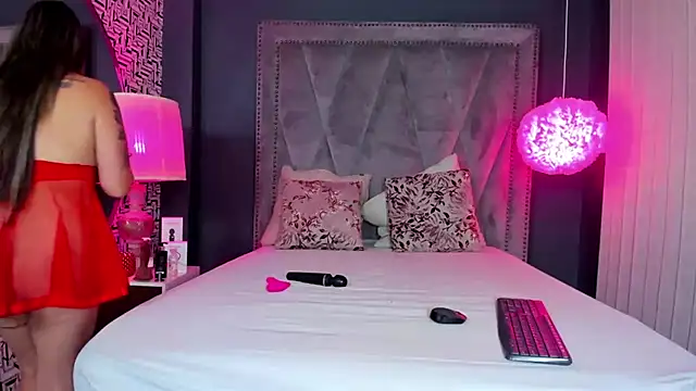 Hotsamantamature online show from February 25, 2025, 7:36 pm