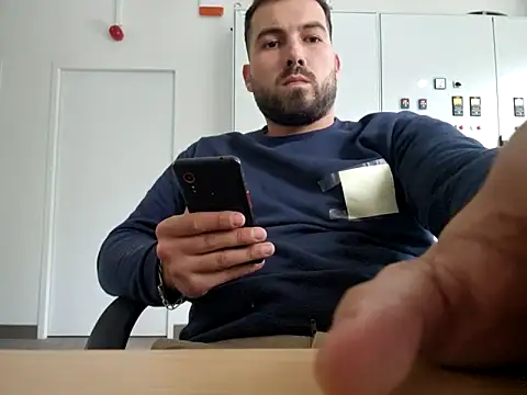 Leonormaldick online show from October 30, 2025, 2:07 pm